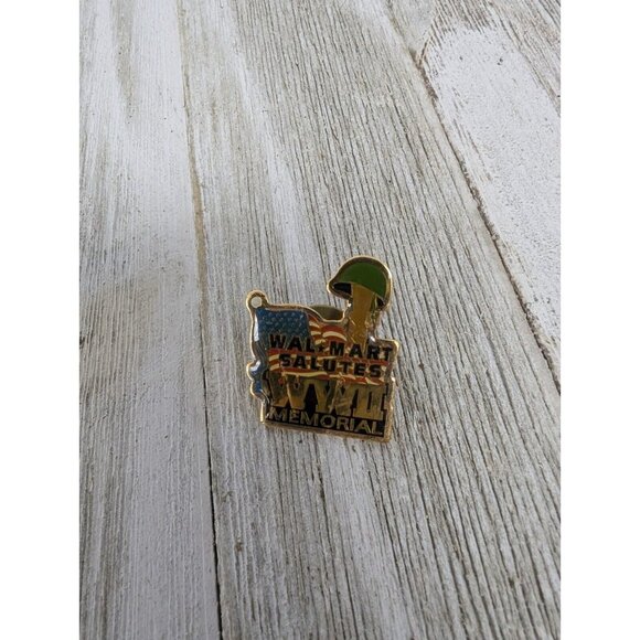 Vintage Walmart Salutes WWII Memorial Souvenir Pin Pinback - Picture 1 of 3